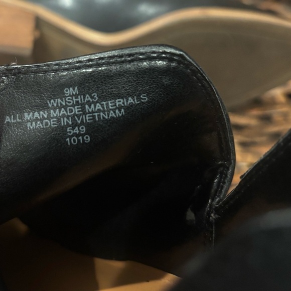 Nine West Shia Ankle Boots Womens 9
Black Pull On
Snake Print V Cut - Picture 10 of 10